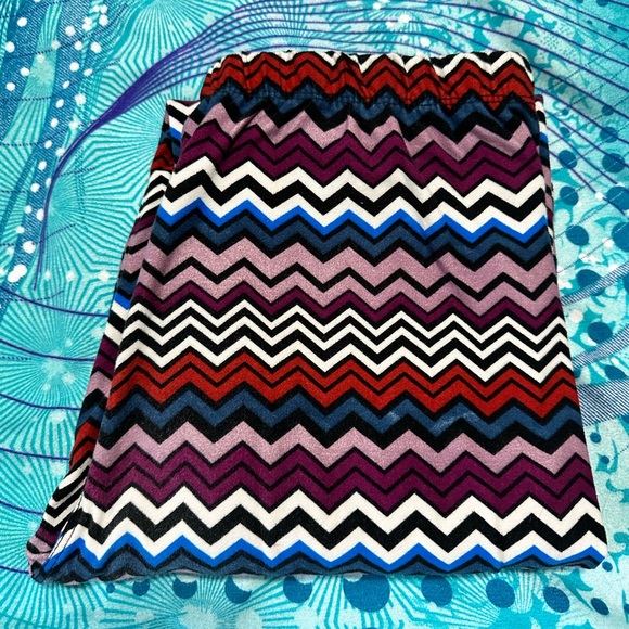 Zig Zag Striped Ladies Leggings - Picture 4 of 5